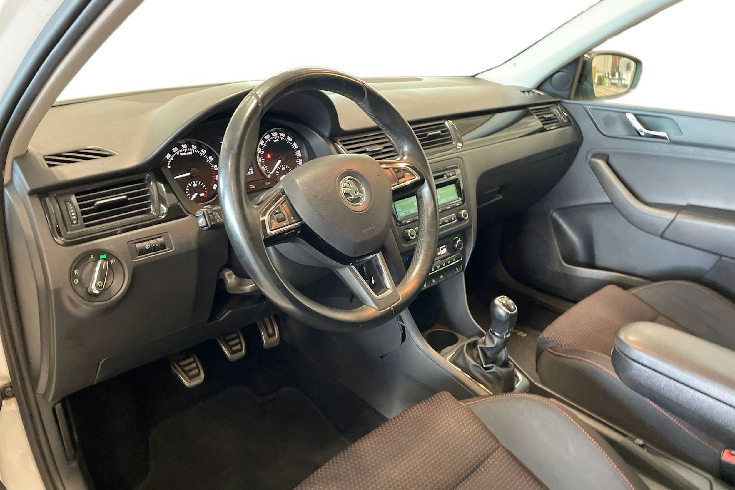 valkoinen Skoda Rapid 2014 kuva 7.