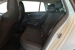 valkoinen Skoda Rapid 2014 kuva 10.