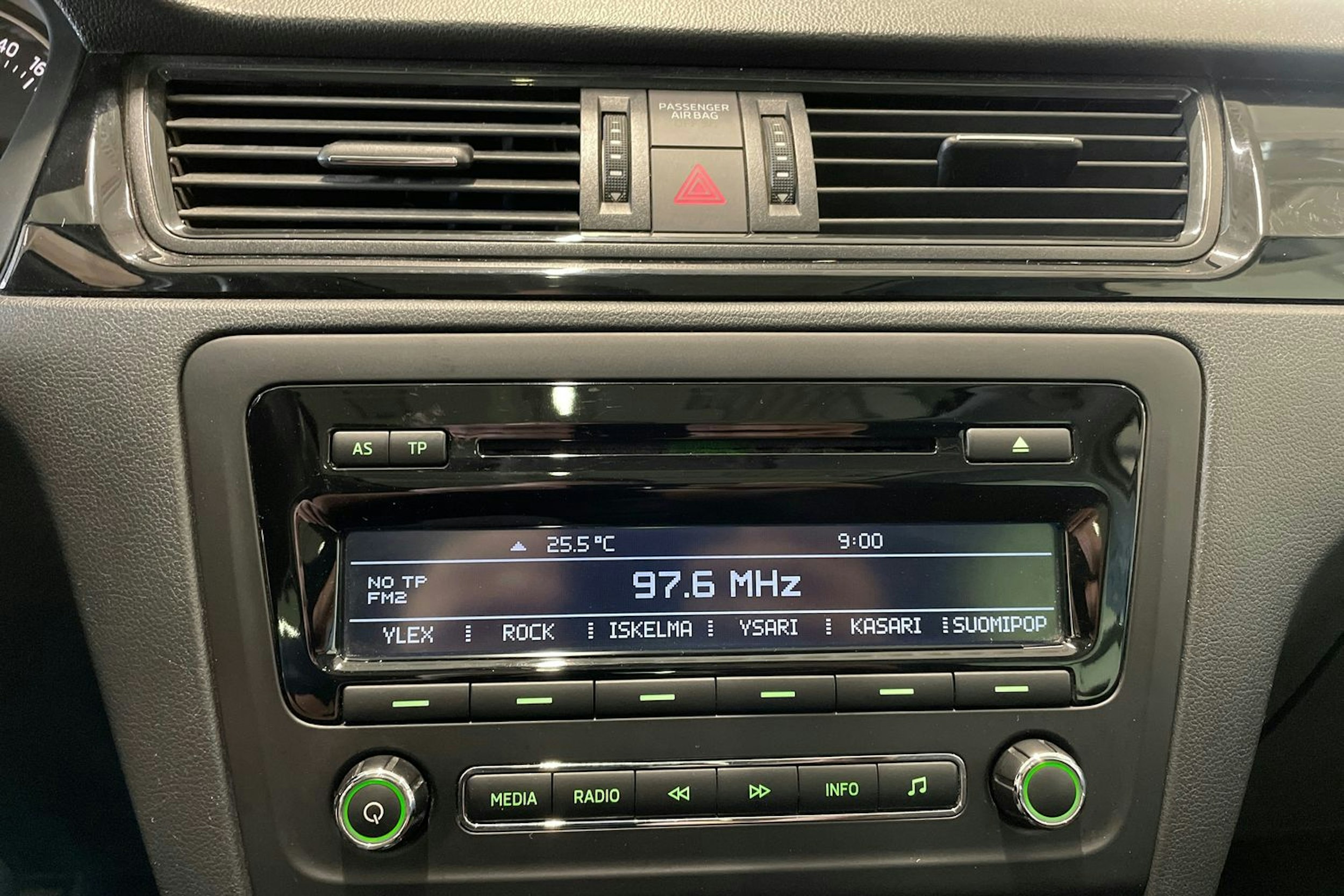 valkoinen Skoda Rapid 2014 kuva 22.