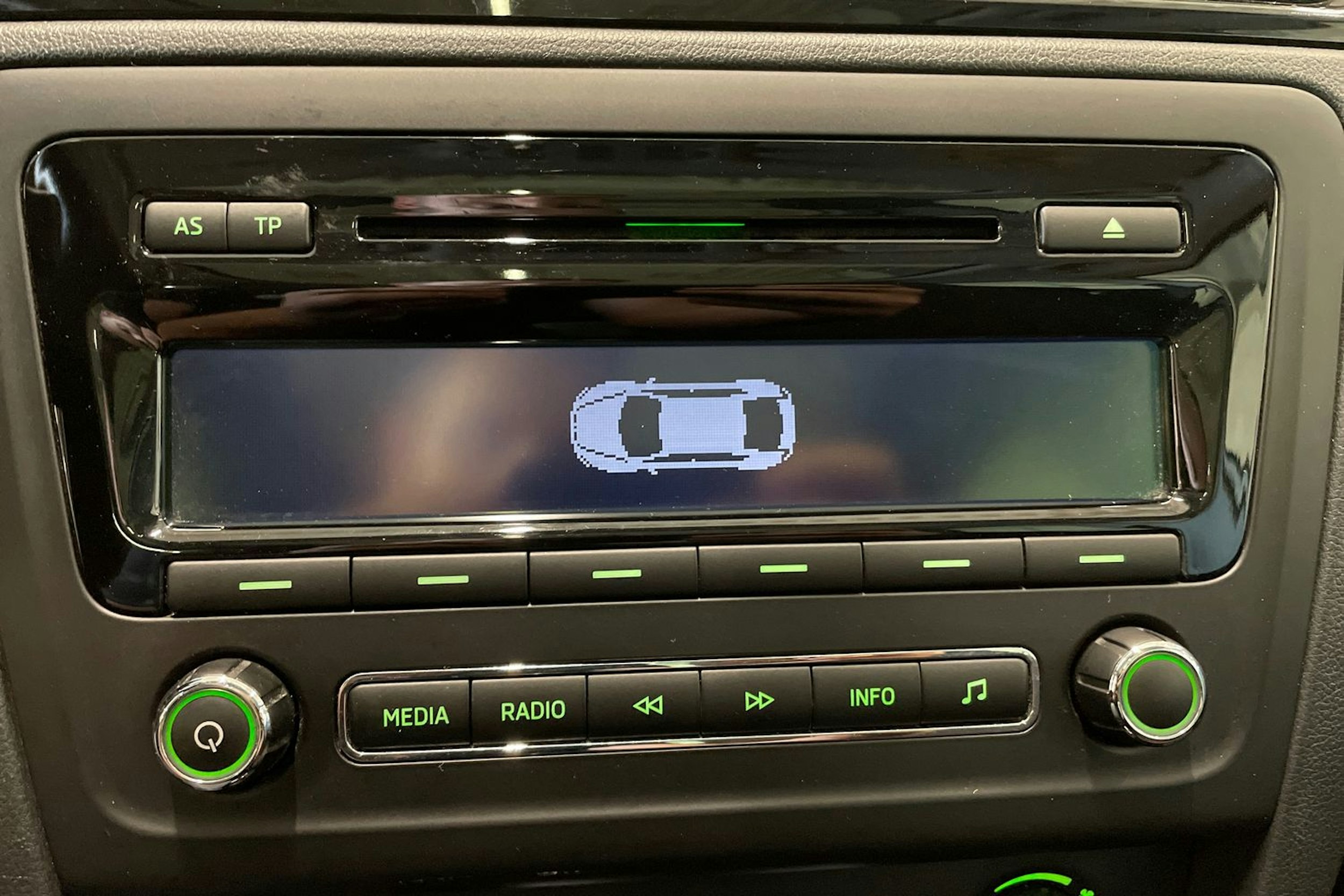 valkoinen Skoda Rapid 2014 kuva 23.
