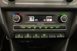 valkoinen Skoda Rapid 2014 kuva 24.