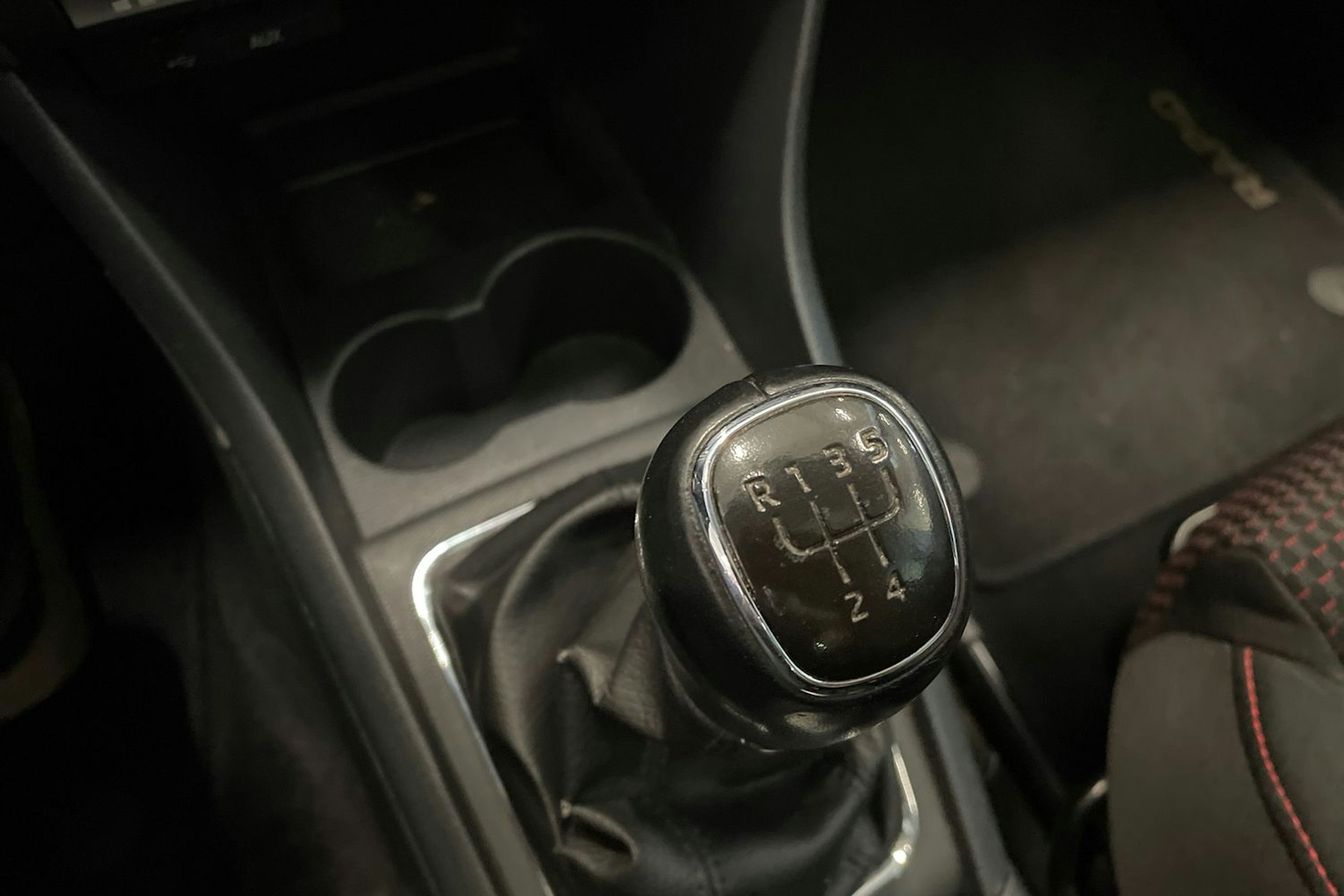 valkoinen Skoda Rapid 2014 kuva 25.