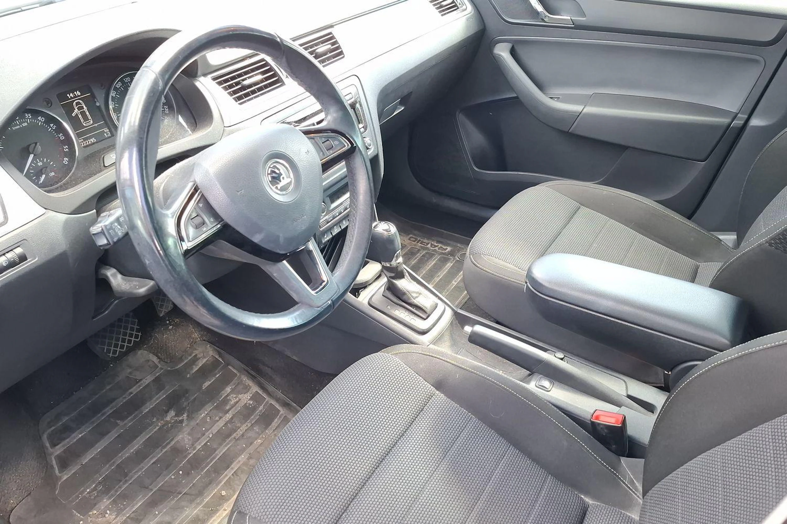 ruskea (beige) Skoda Rapid 2014 kuva 3.
