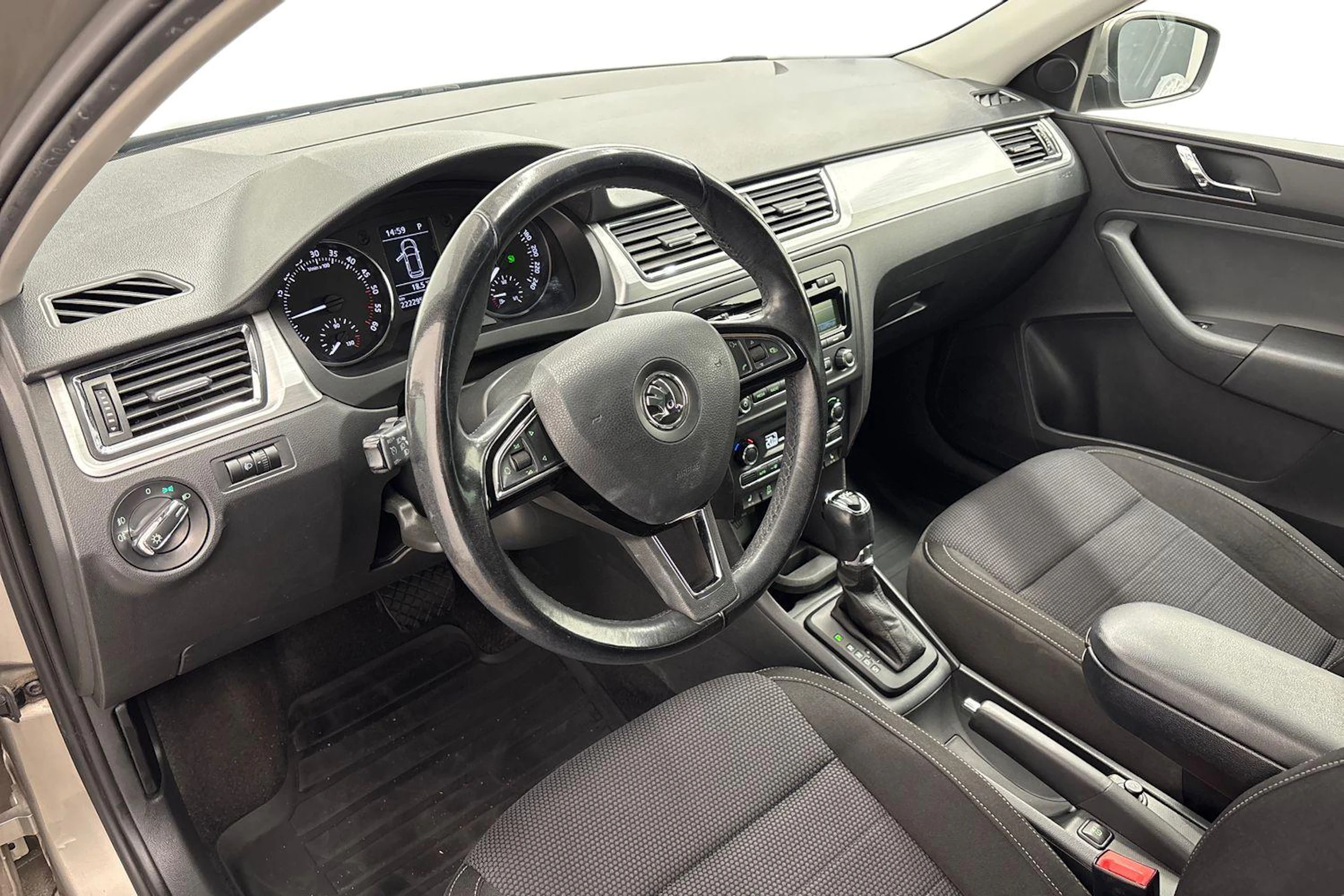 ruskea (beige) Skoda Rapid 2014 kuva 6.