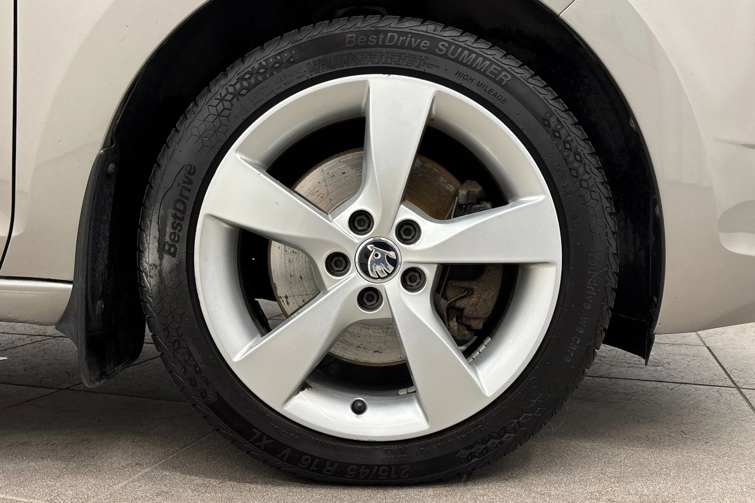 ruskea (beige) Skoda Rapid 2014 kuva 10.