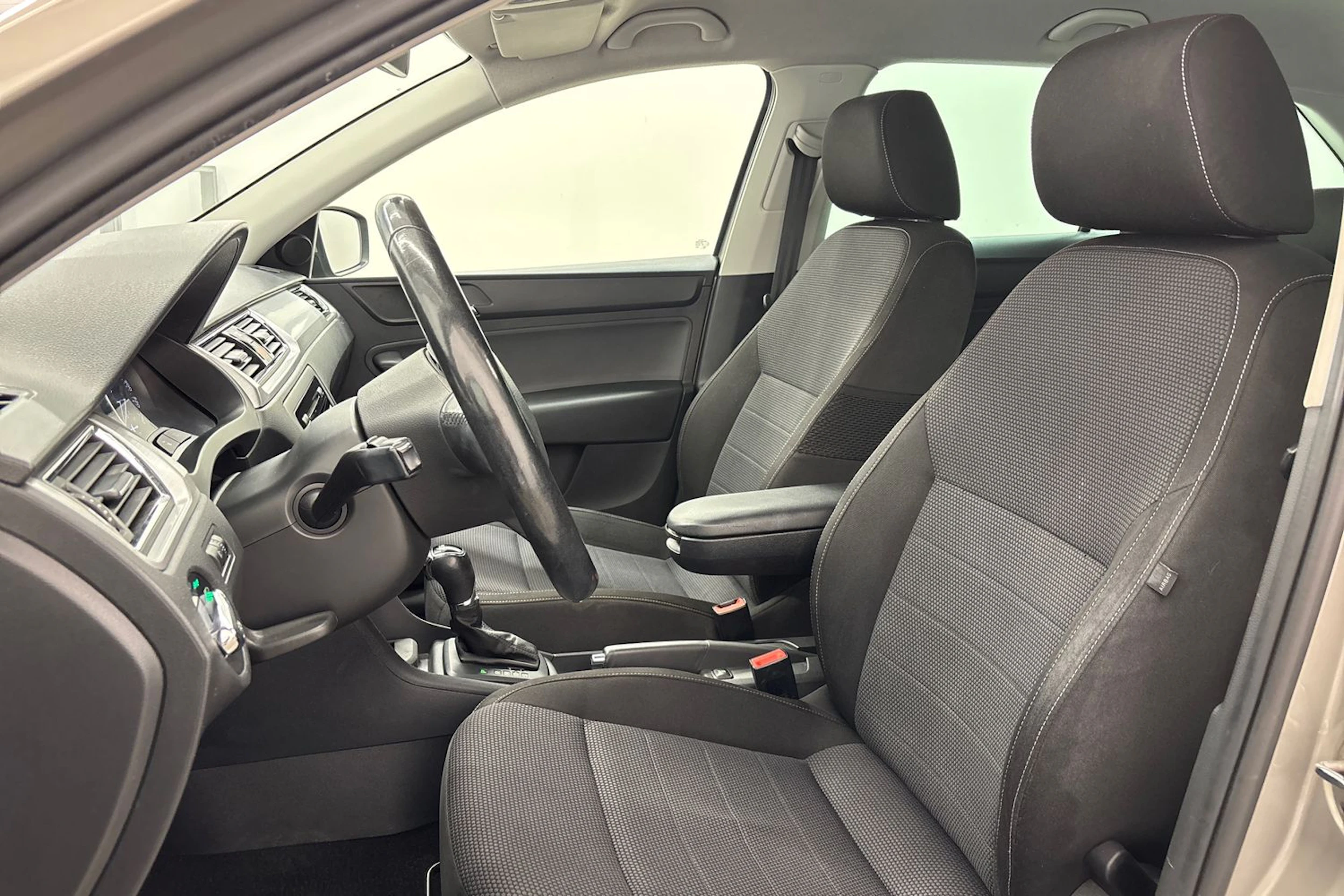 ruskea (beige) Skoda Rapid 2014 kuva 11.