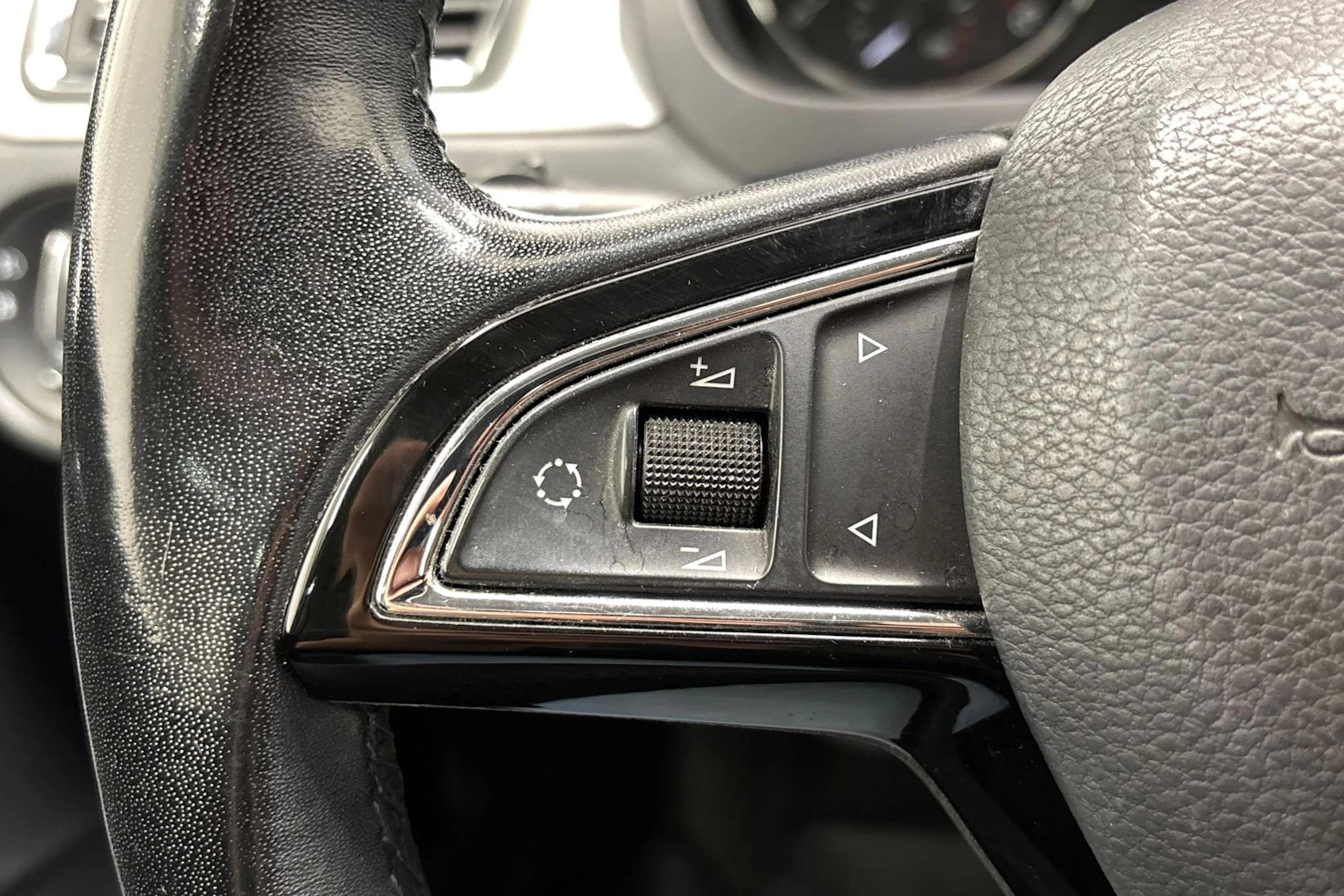 ruskea (beige) Skoda Rapid 2014 kuva 13.
