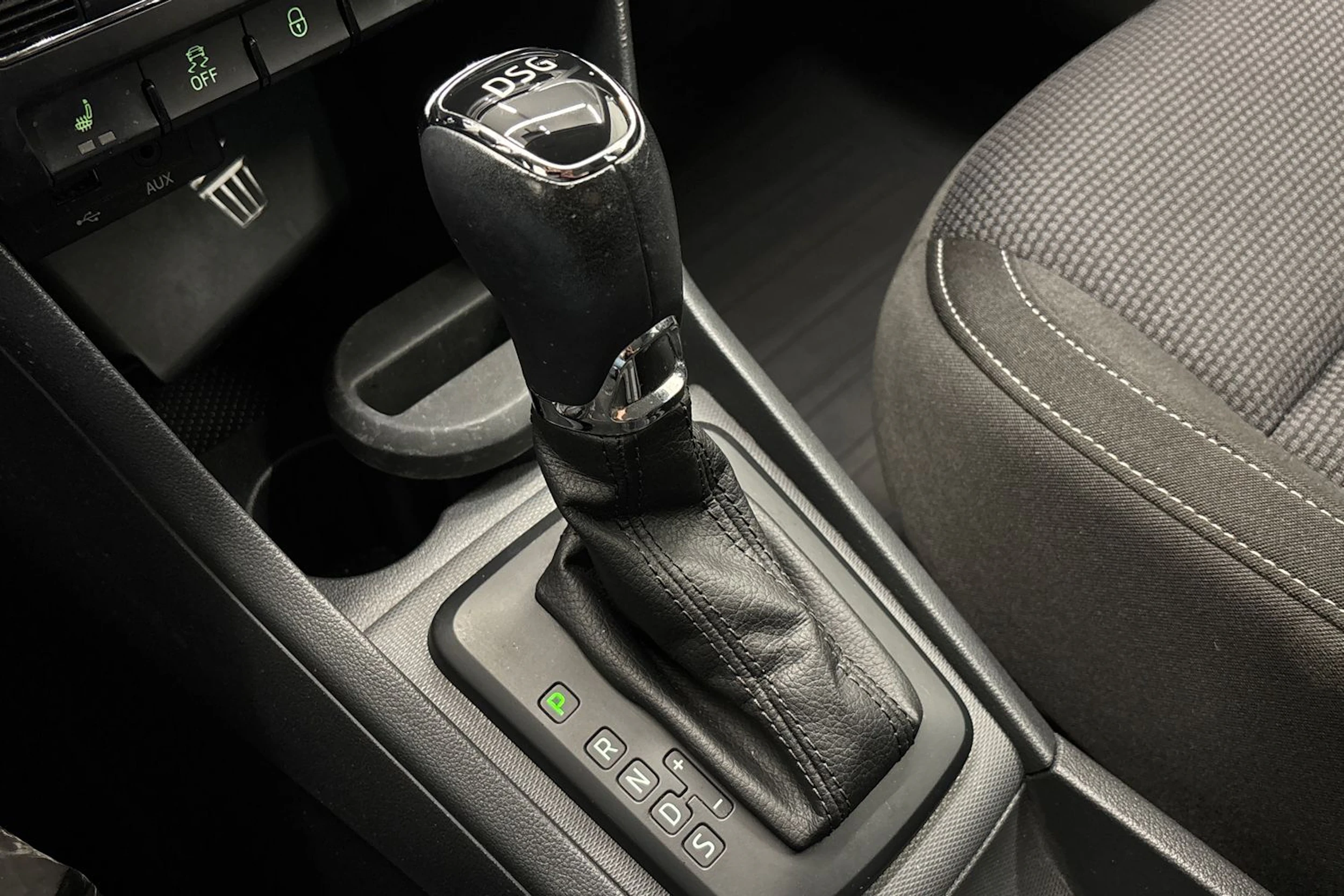 ruskea (beige) Skoda Rapid 2014 kuva 18.
