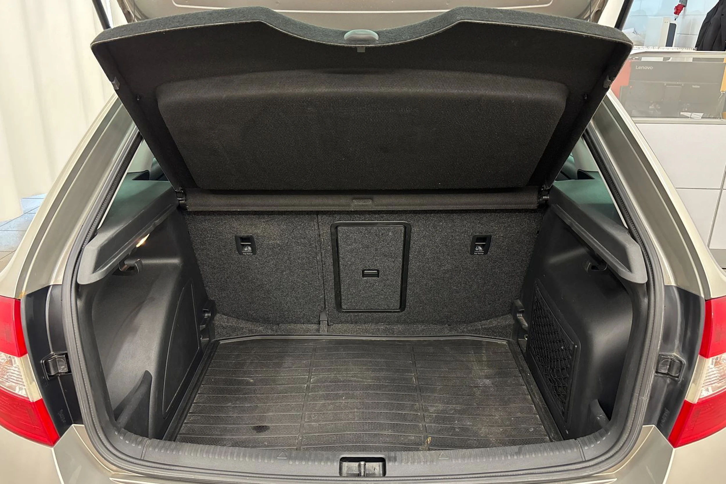 ruskea (beige) Skoda Rapid 2014 kuva 19.