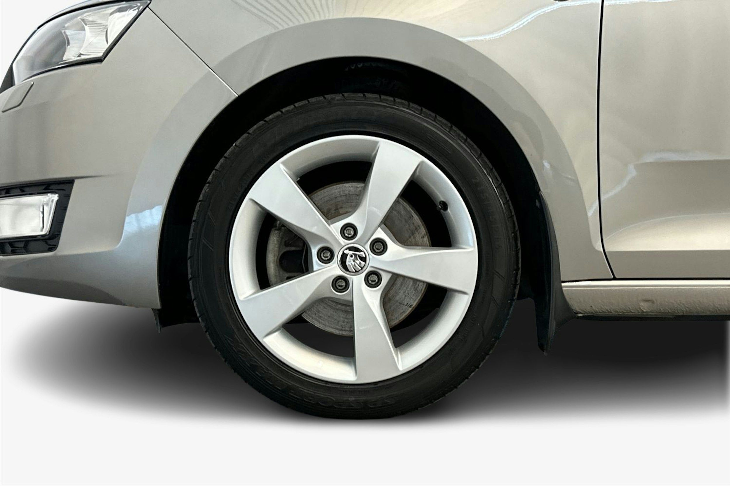 ruskea (beige) Skoda Rapid 2014 kuva 11.