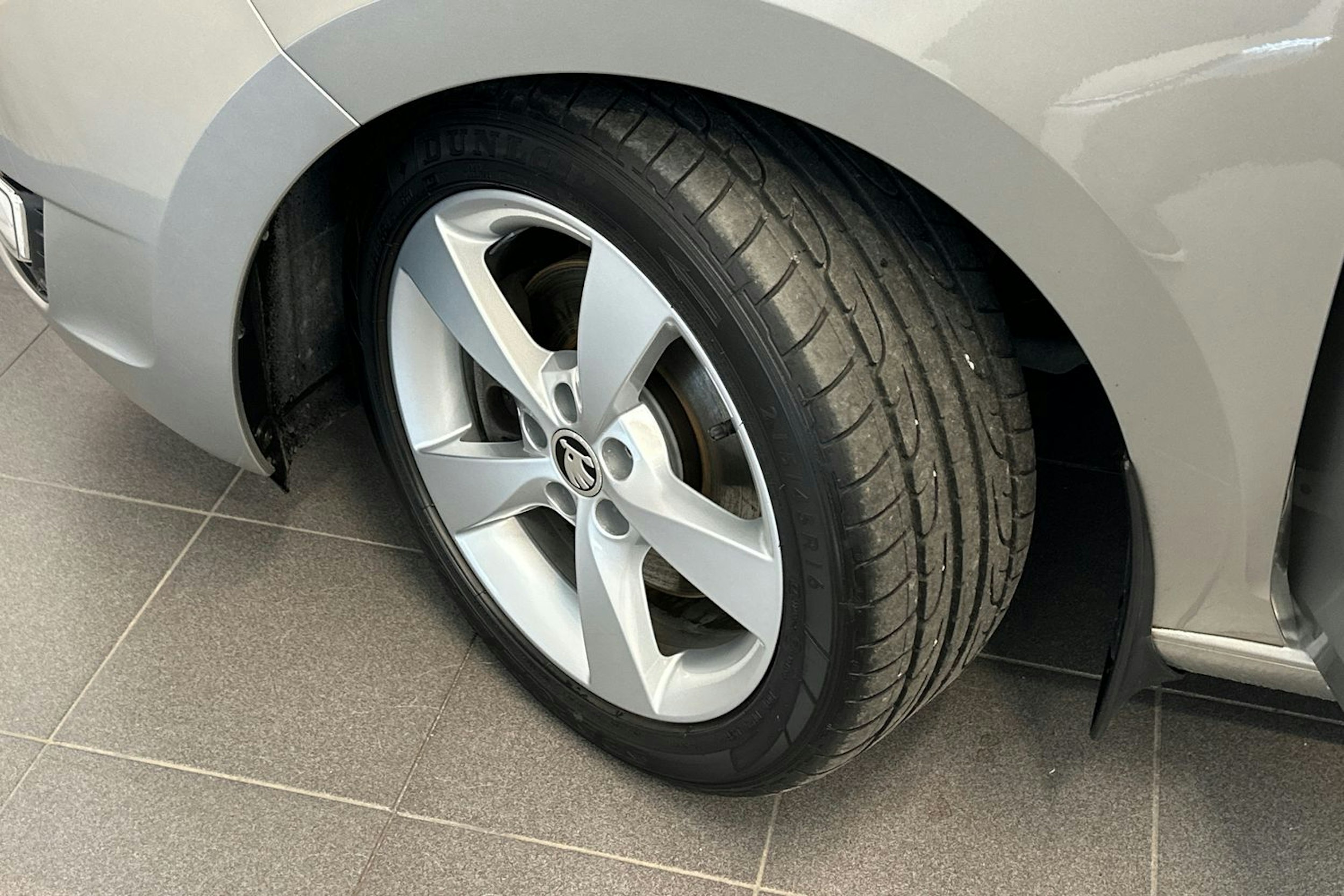 ruskea (beige) Skoda Rapid 2014 kuva 13.