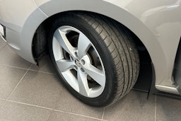 ruskea (beige) Skoda Rapid 2014 kuva 13.
