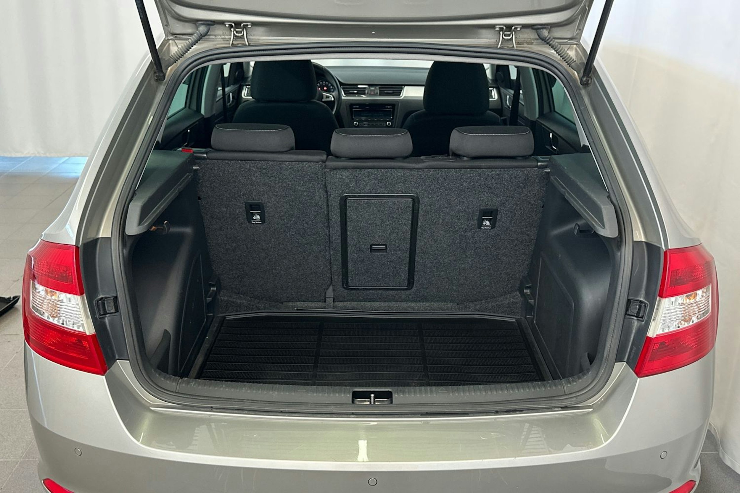 ruskea (beige) Skoda Rapid 2014 kuva 15.