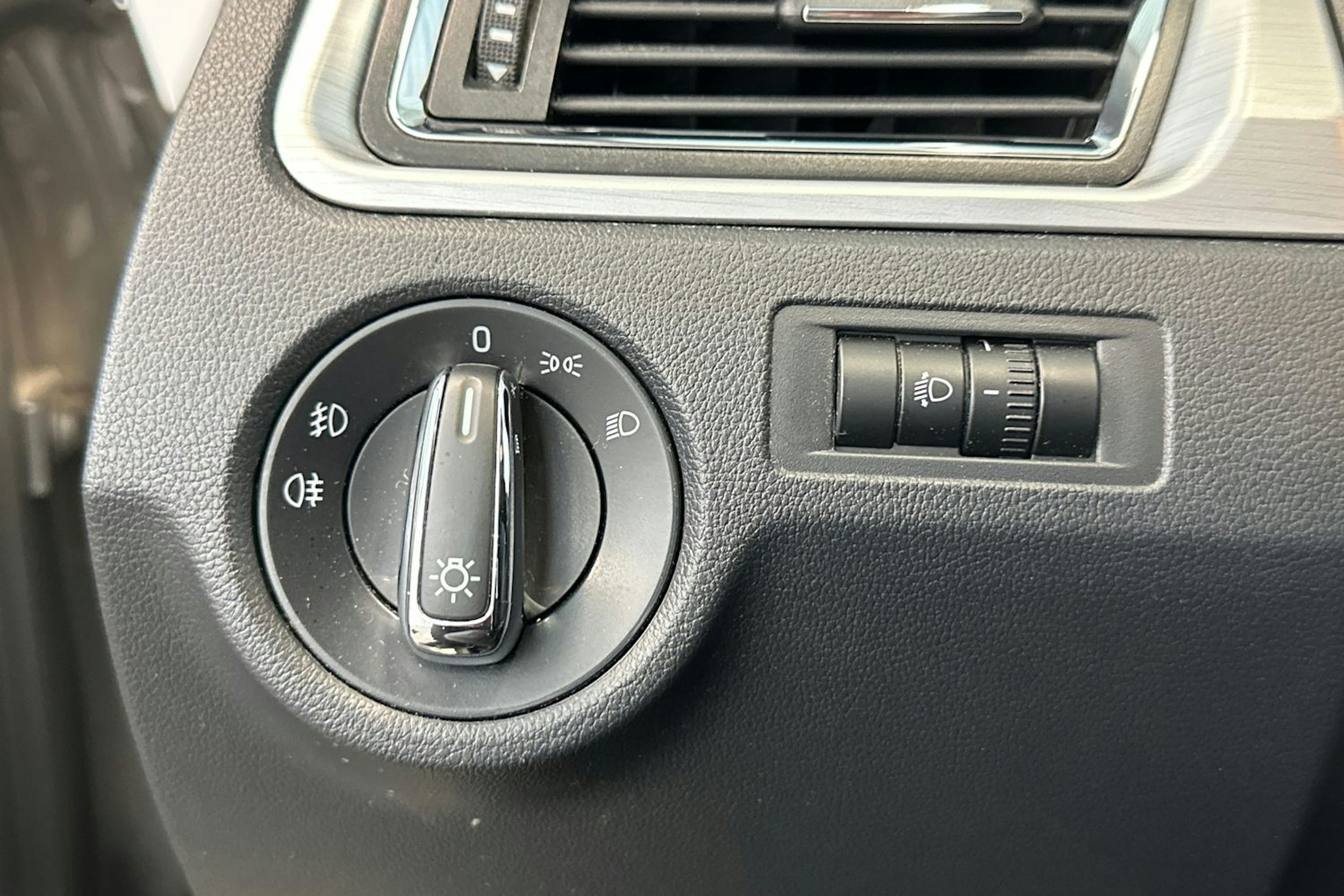ruskea (beige) Skoda Rapid 2014 kuva 17.