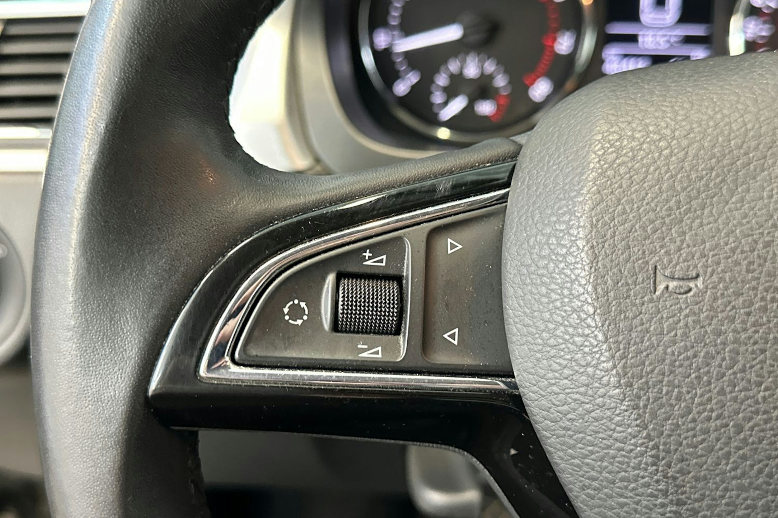 ruskea (beige) Skoda Rapid 2014 kuva 18.