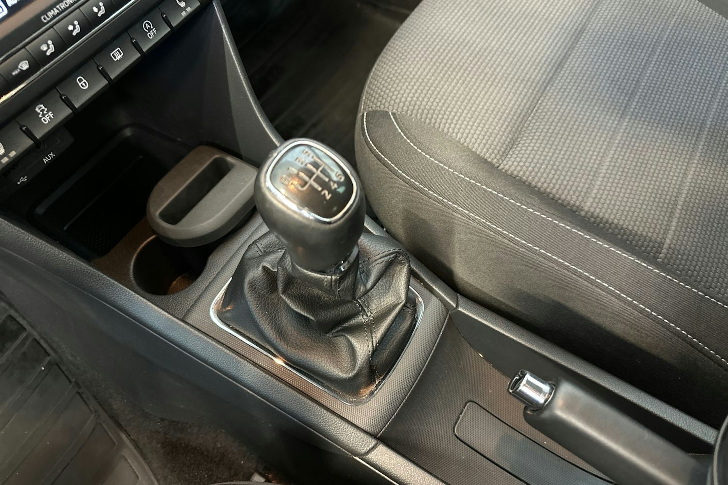 ruskea (beige) Skoda Rapid 2014 kuva 20.