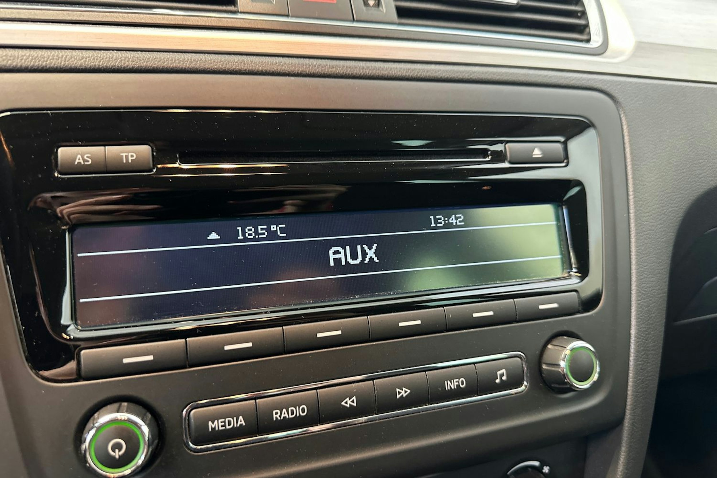ruskea (beige) Skoda Rapid 2014 kuva 22.