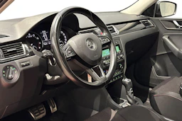 punainen Skoda Rapid 2015 kuva 6.