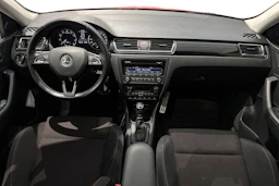 punainen Skoda Rapid 2015 kuva 7.