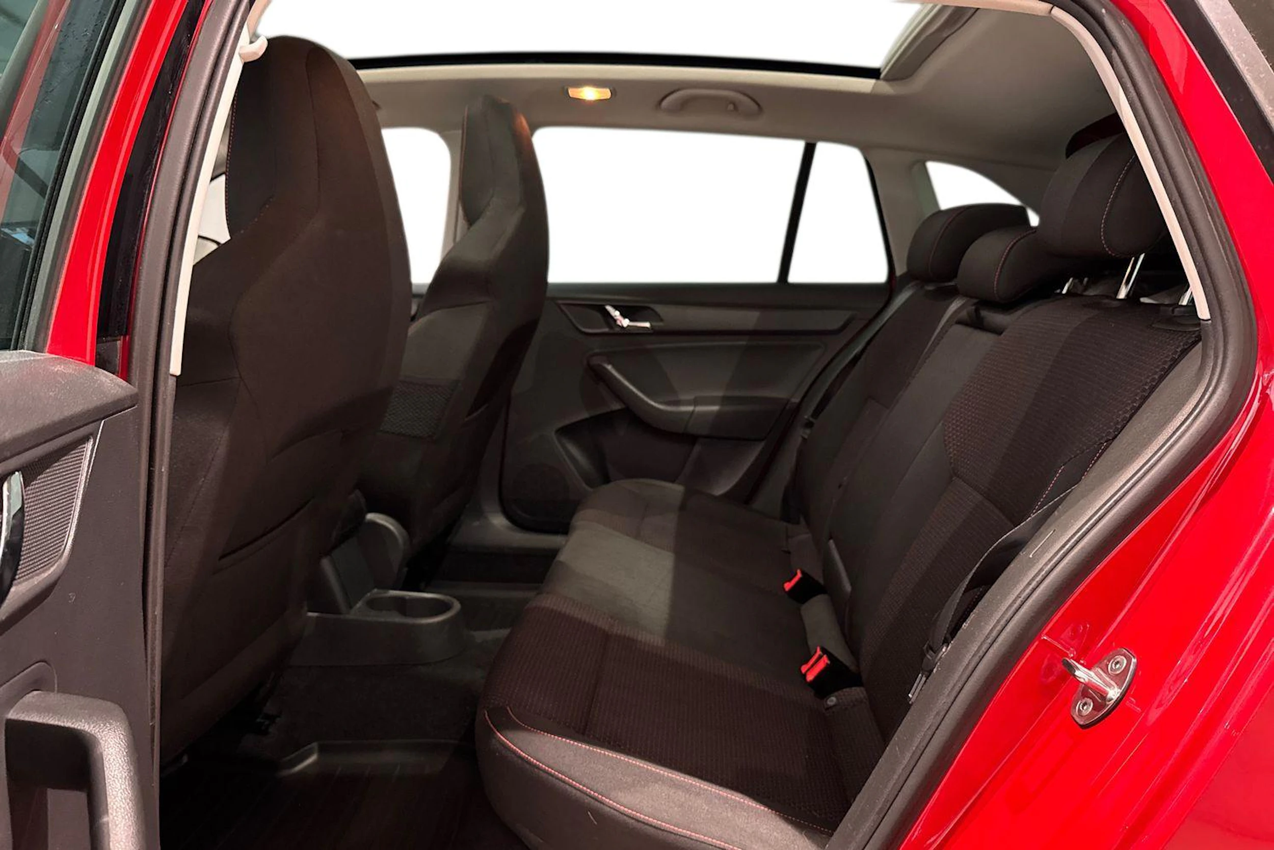 punainen Skoda Rapid 2015 kuva 8.