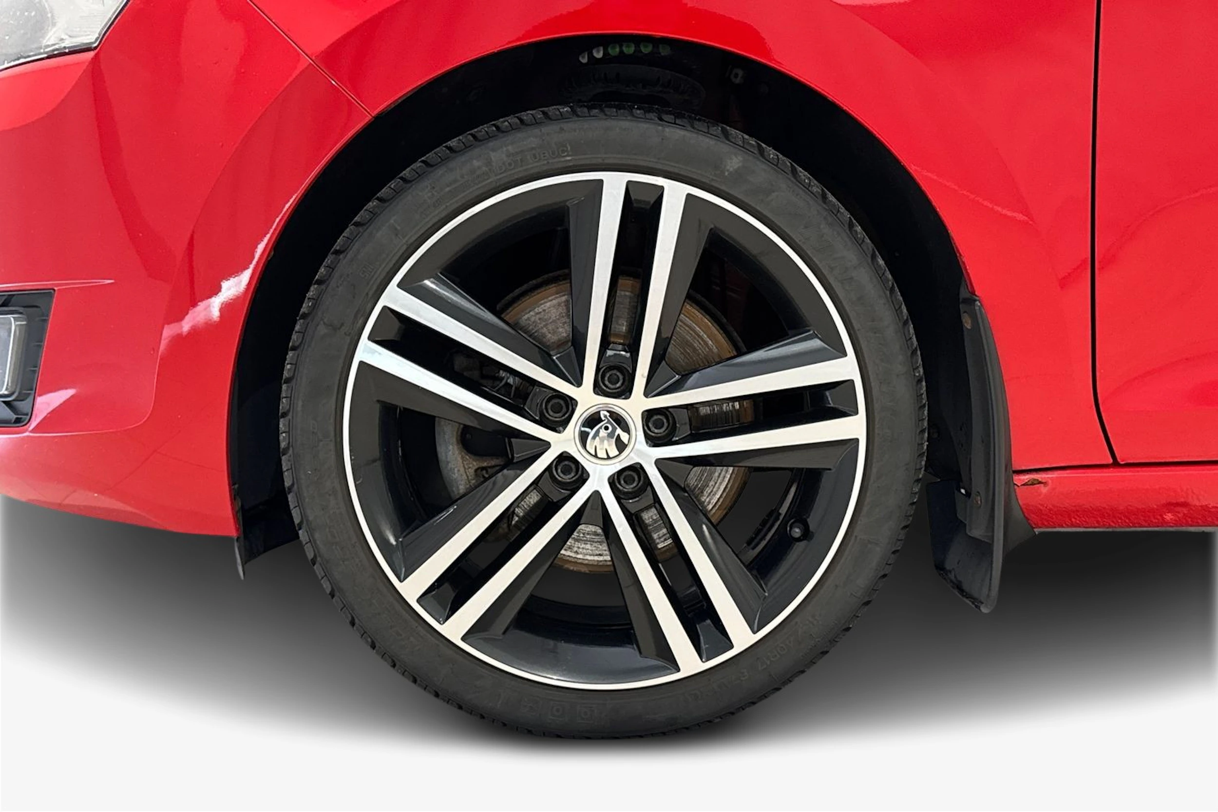 punainen Skoda Rapid 2015 kuva 9.