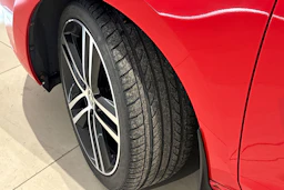 punainen Skoda Rapid 2015 kuva 10.