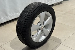 punainen Skoda Rapid 2015 kuva 11.