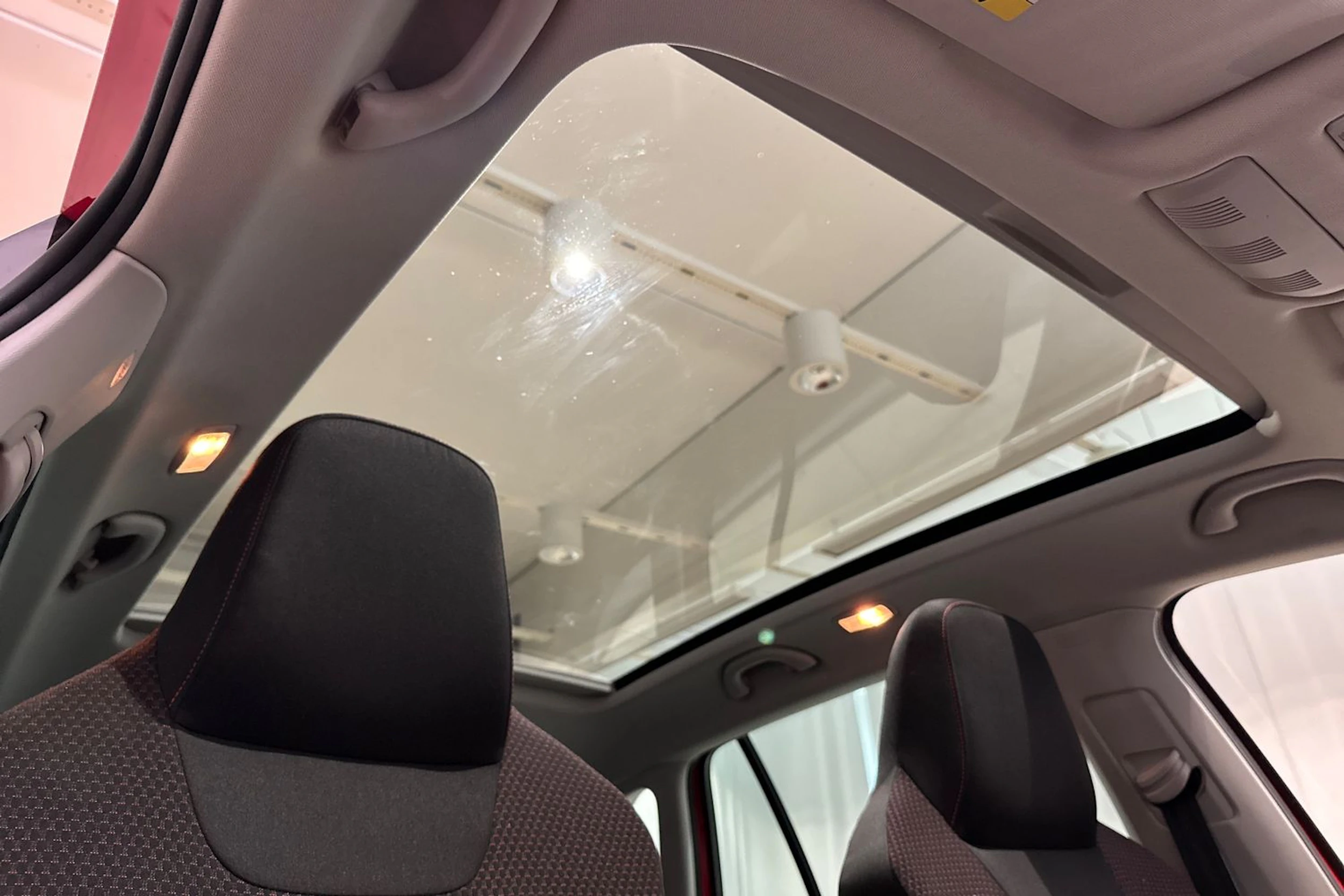 punainen Skoda Rapid 2015 kuva 14.