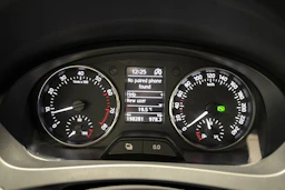 punainen Skoda Rapid 2015 kuva 16.