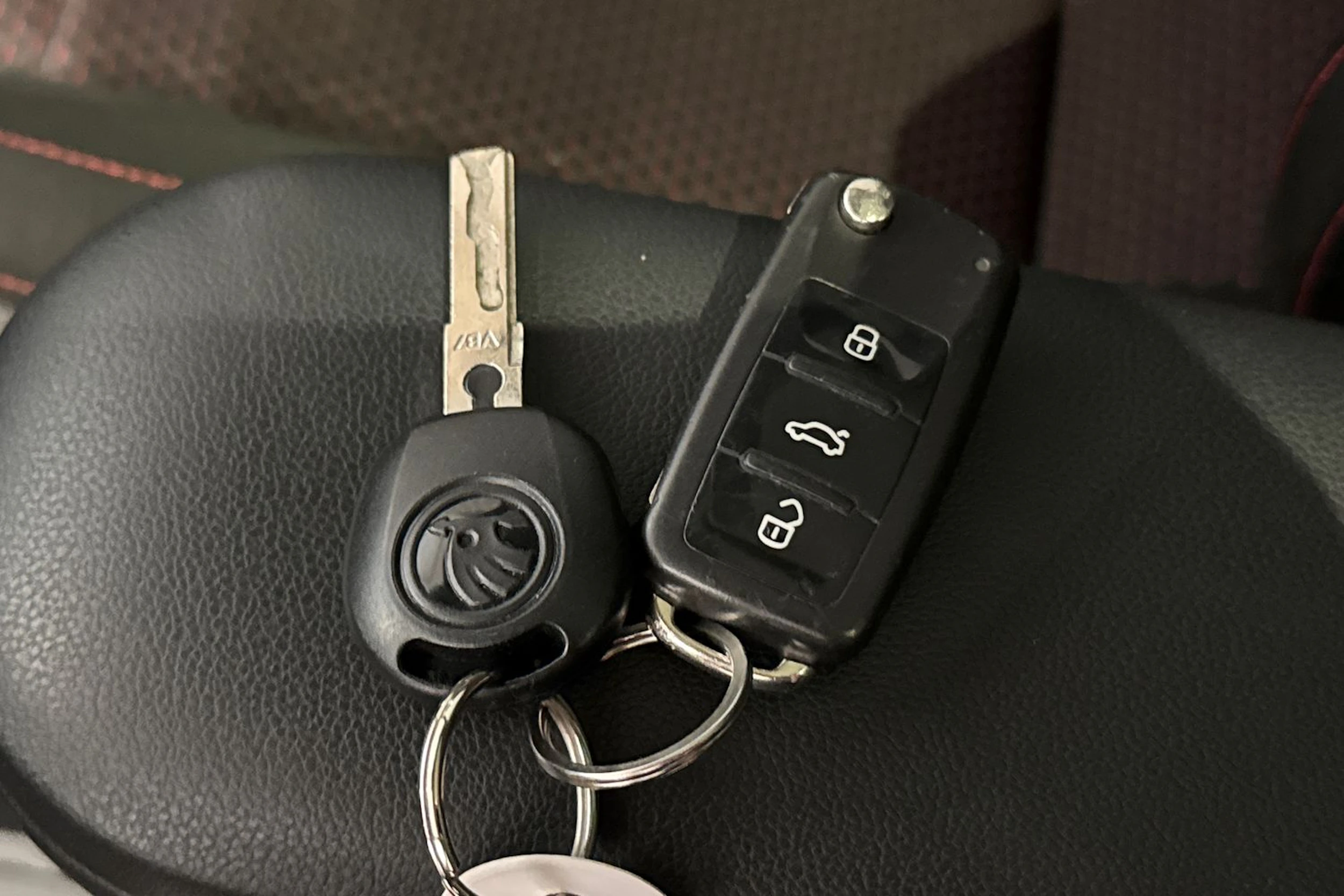 punainen Skoda Rapid 2015 kuva 20.