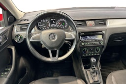 Punainen Skoda RAPID 2015 kuva 9.