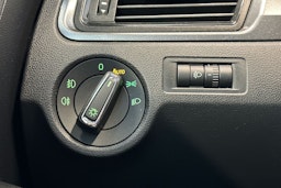 Punainen Skoda RAPID 2015 kuva 14.