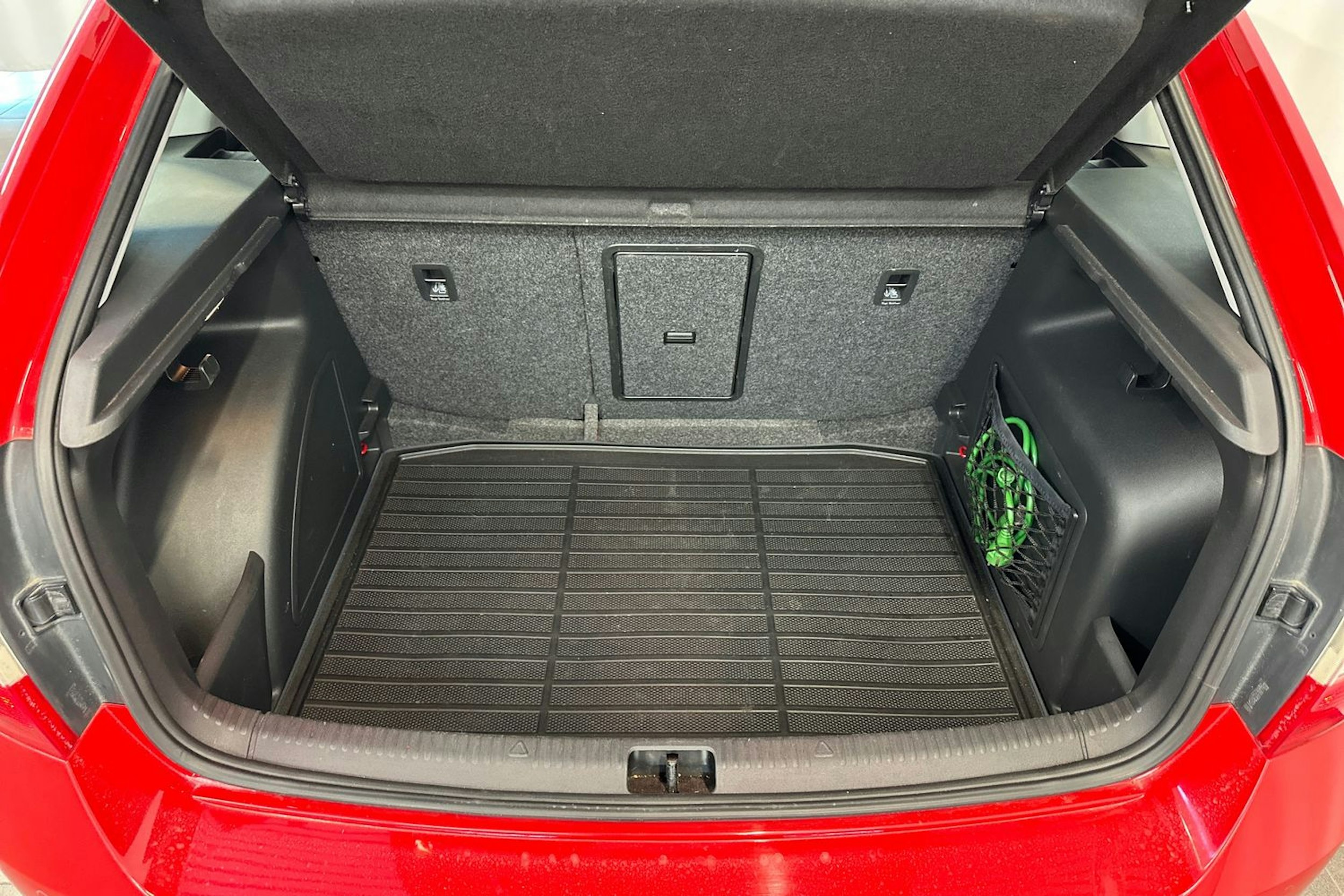 Punainen Skoda RAPID 2015 kuva 26.