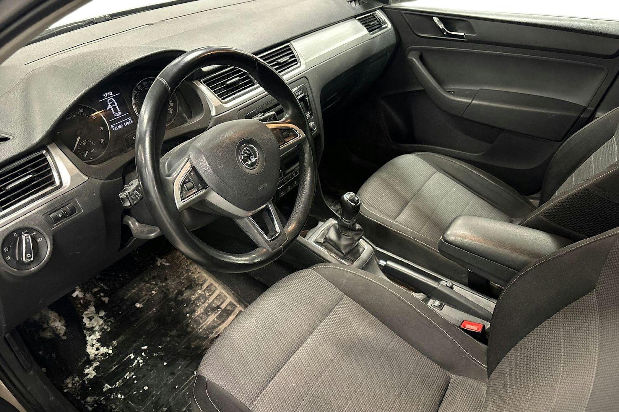 ruskea (beige) Skoda Rapid 2015 kuva 3.