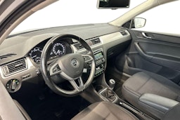 musta Skoda Rapid 2015 kuva 6.