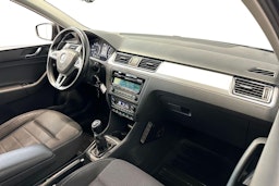 musta Skoda Rapid 2015 kuva 7.