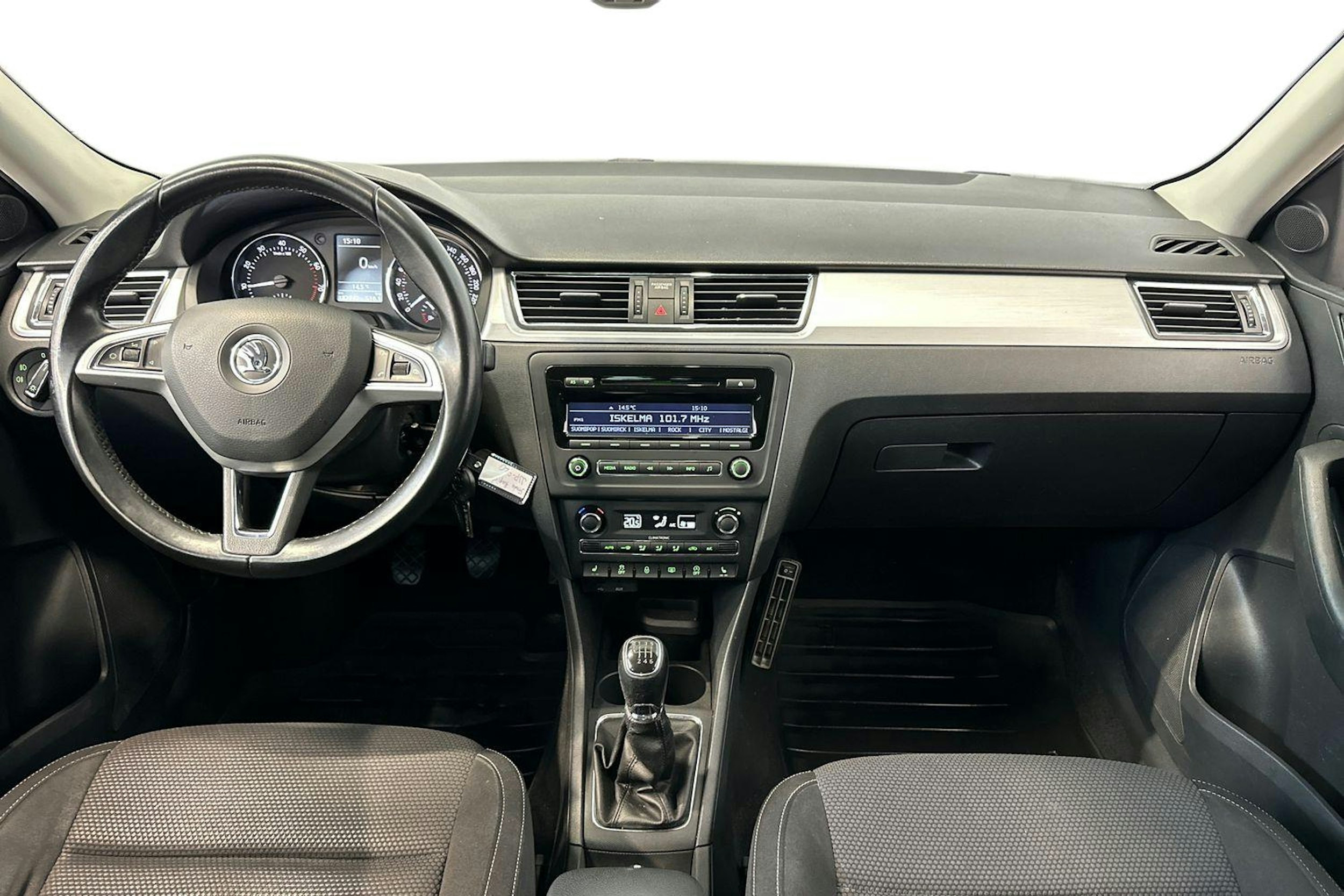 musta Skoda Rapid 2015 kuva 8.