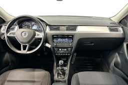 musta Skoda Rapid 2015 kuva 8.
