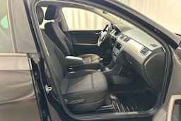 musta Skoda Rapid 2015 kuva 12.