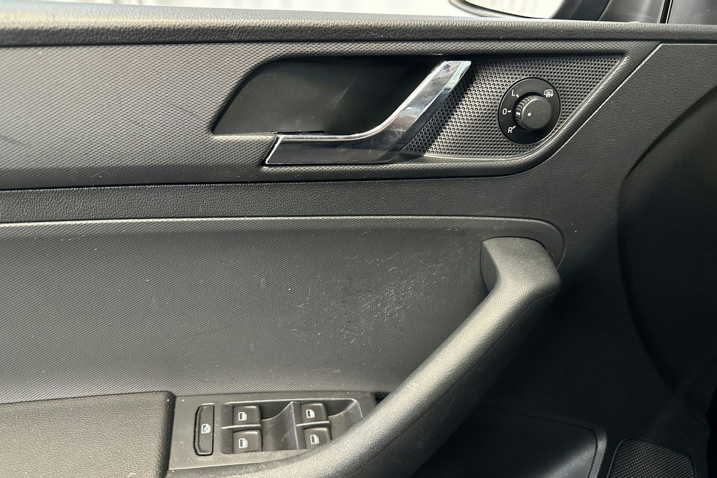musta Skoda Rapid 2015 kuva 13.
