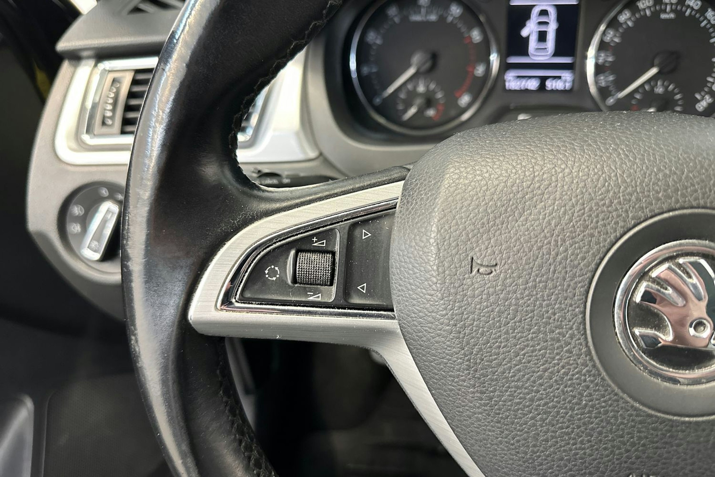 musta Skoda Rapid 2015 kuva 15.