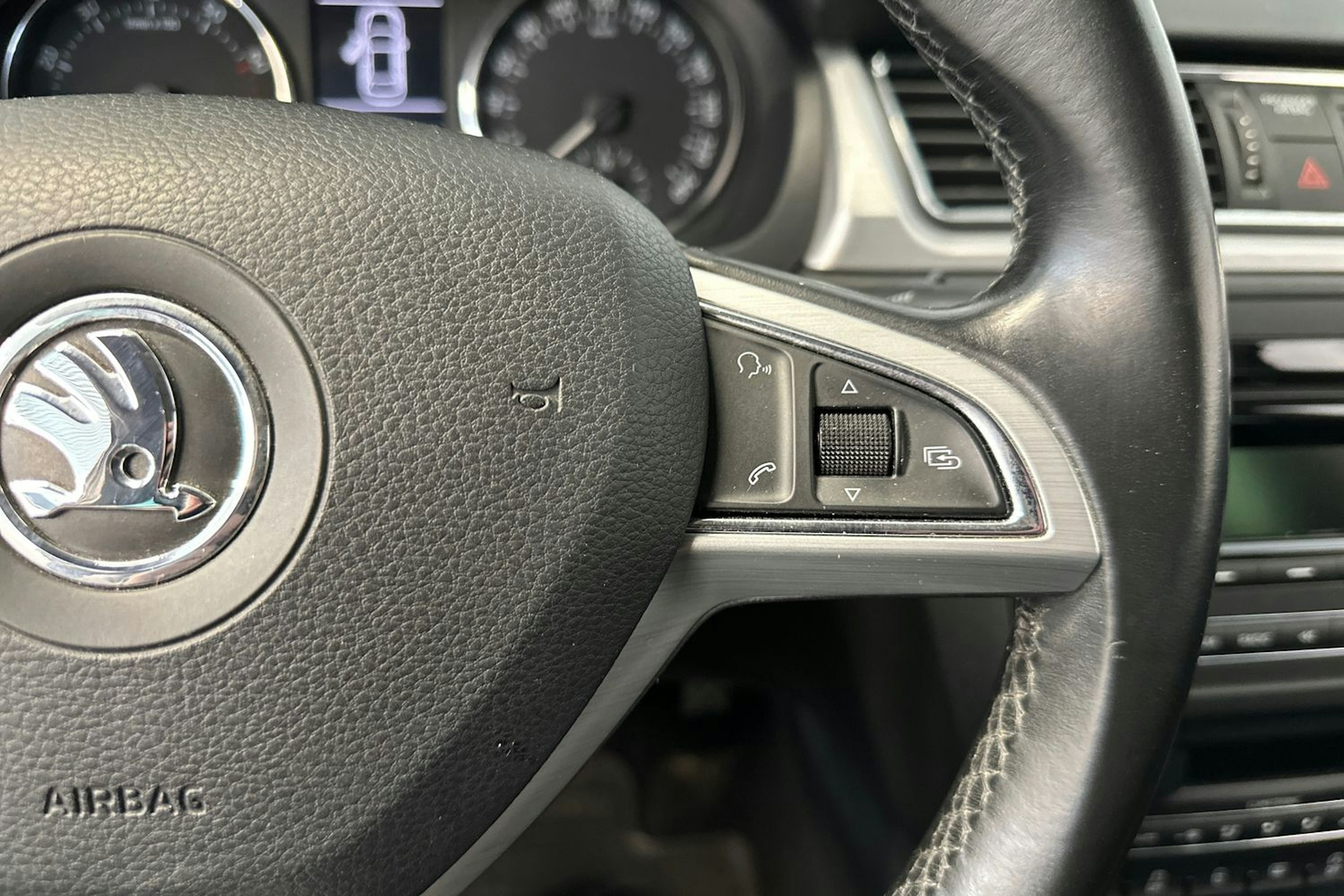 musta Skoda Rapid 2015 kuva 16.