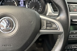 musta Skoda Rapid 2015 kuva 16.