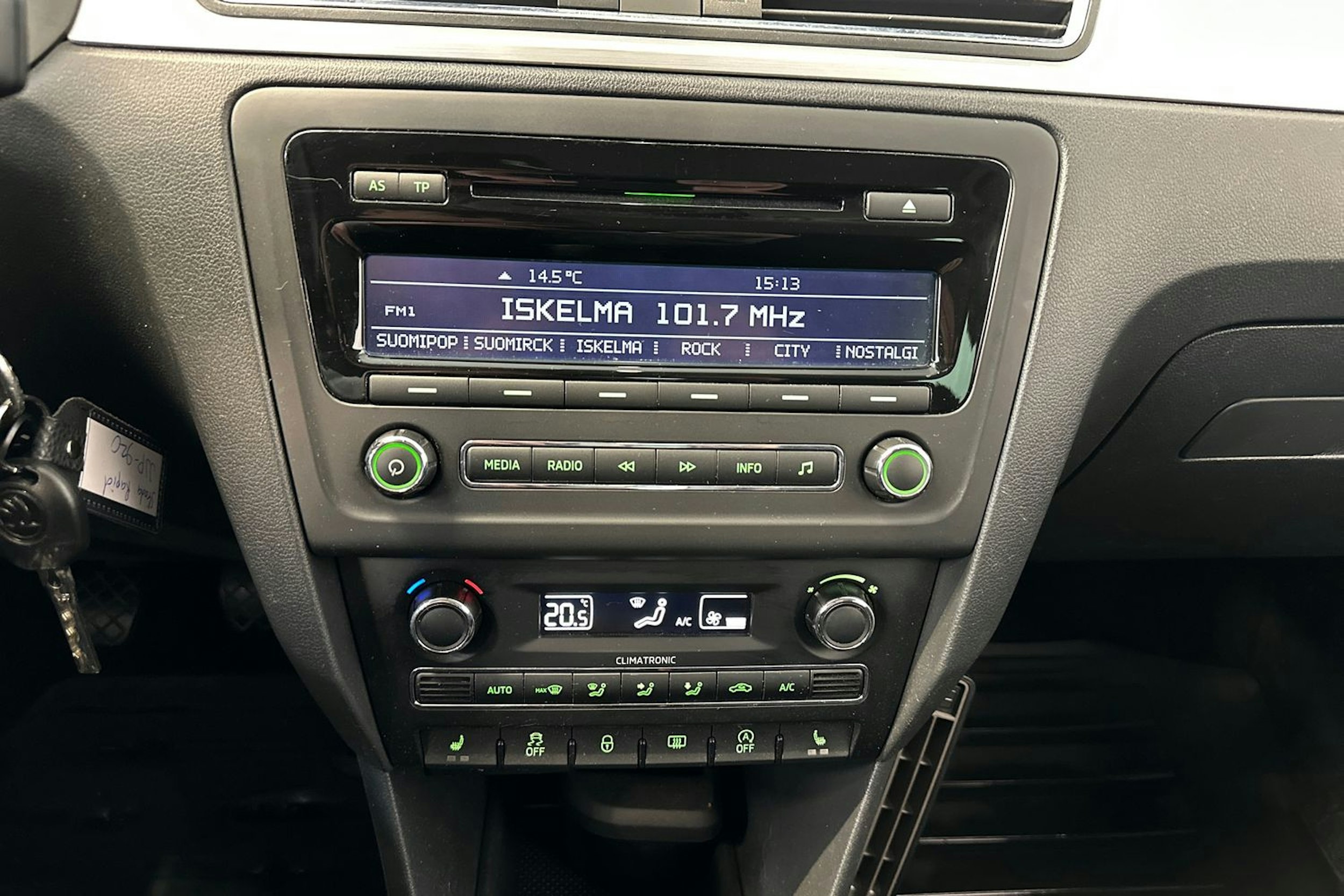musta Skoda Rapid 2015 kuva 18.