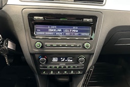 musta Skoda Rapid 2015 kuva 18.