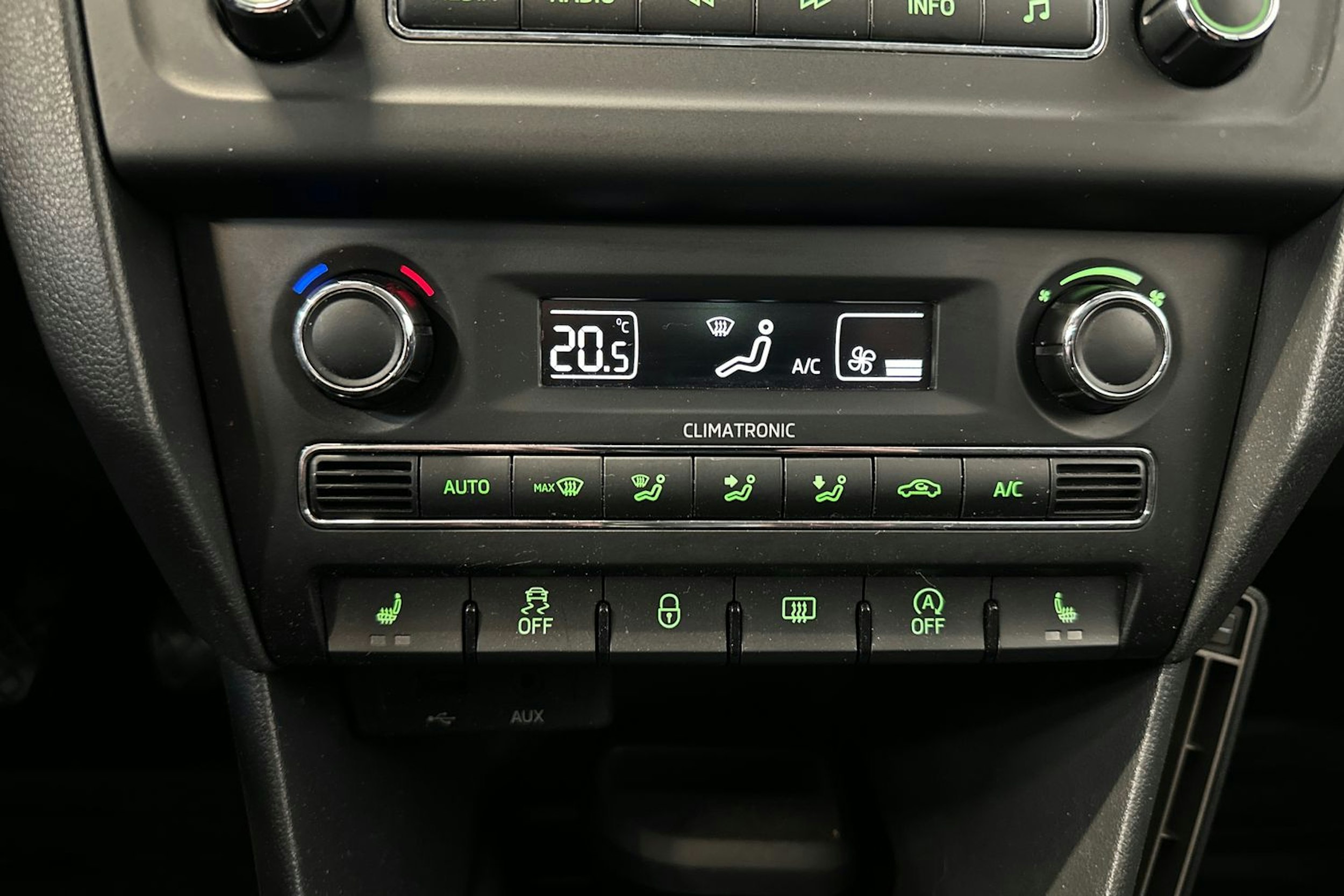 musta Skoda Rapid 2015 kuva 19.