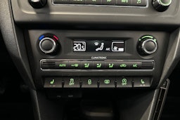 musta Skoda Rapid 2015 kuva 19.