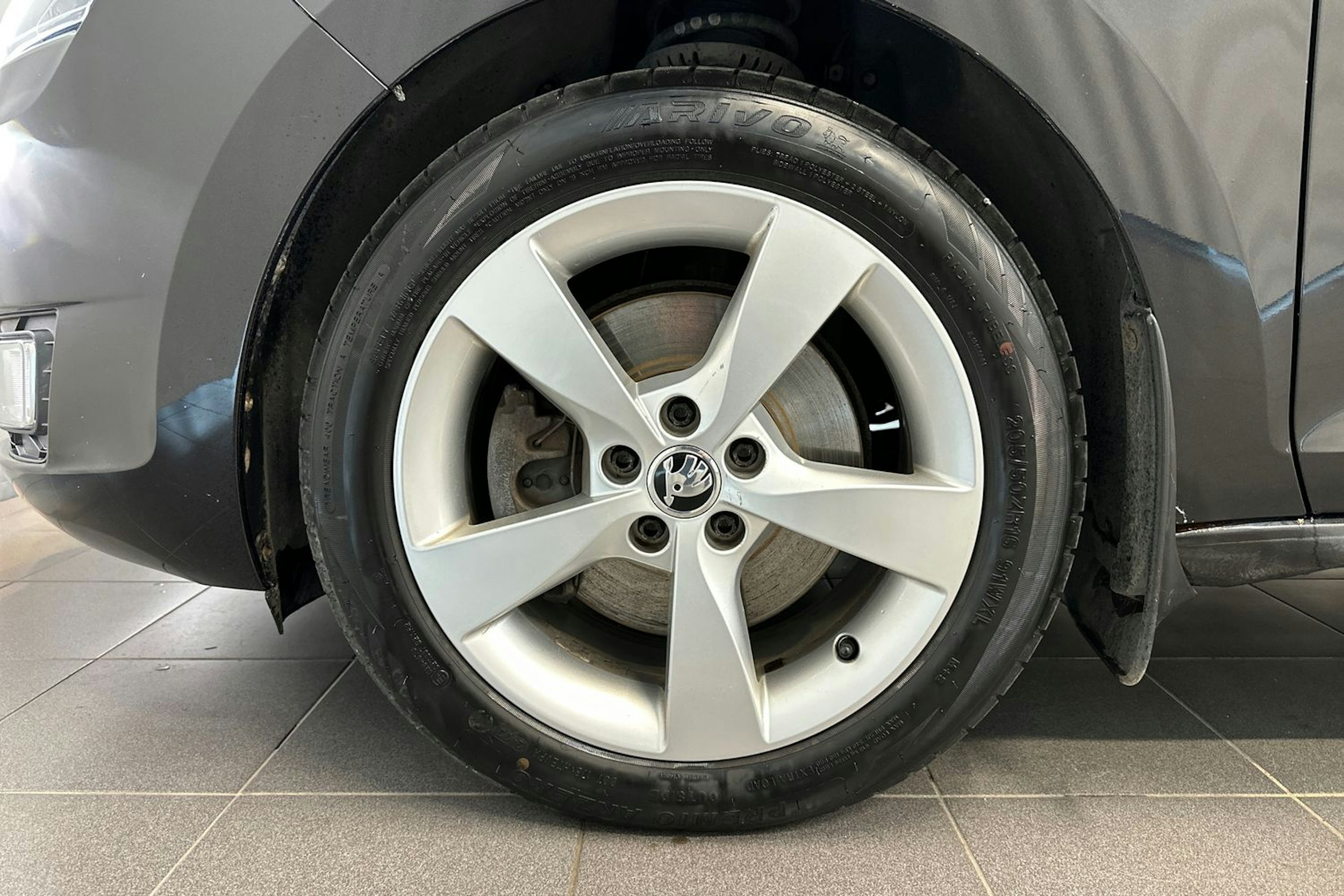 musta Skoda Rapid 2015 kuva 20.