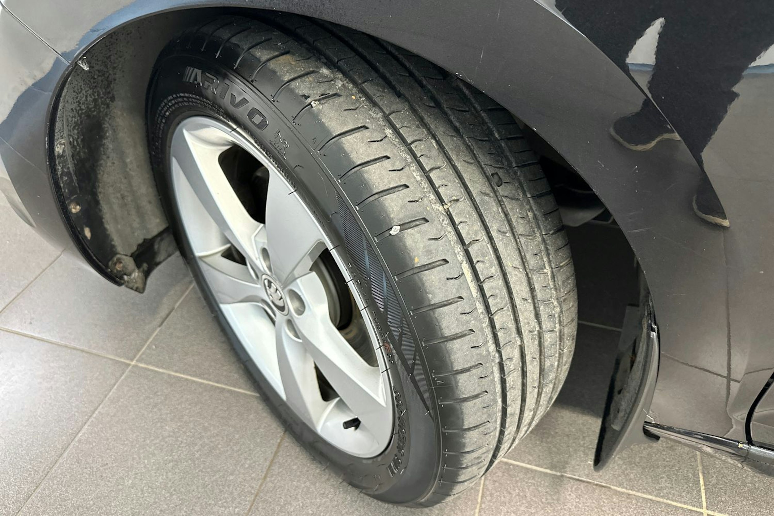 musta Skoda Rapid 2015 kuva 21.