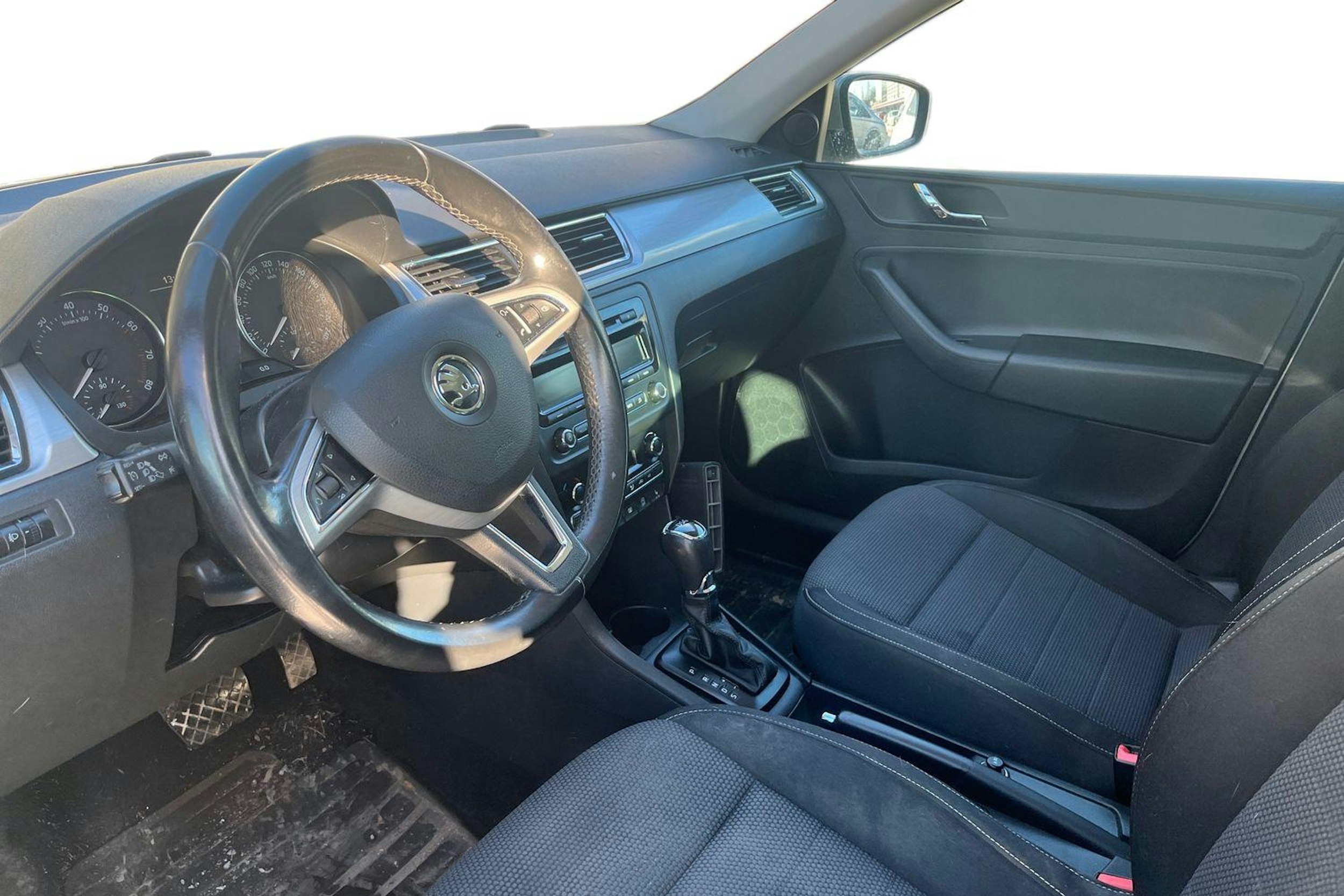 ruskea (beige) Skoda Rapid 2015 kuva 4.